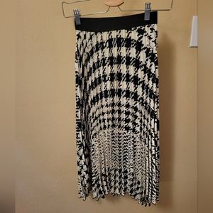 Women's Long Black & White Patterned Skirt